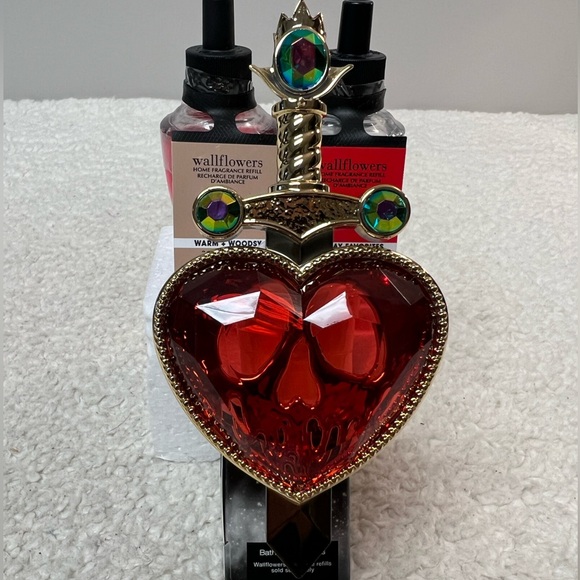 B&BW Disney Villains "Evil Queen Hearts" Wallflower + 2 Wallflower Refills - Picture 2 of 14